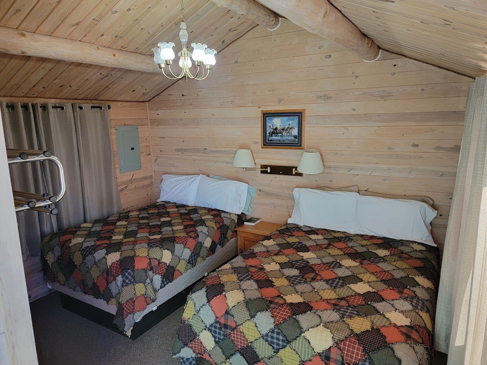 Hulett Motel 7/37