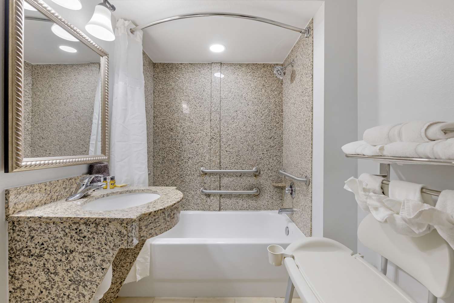 Best Western Plus First Coast Inn & Suites 52/53
