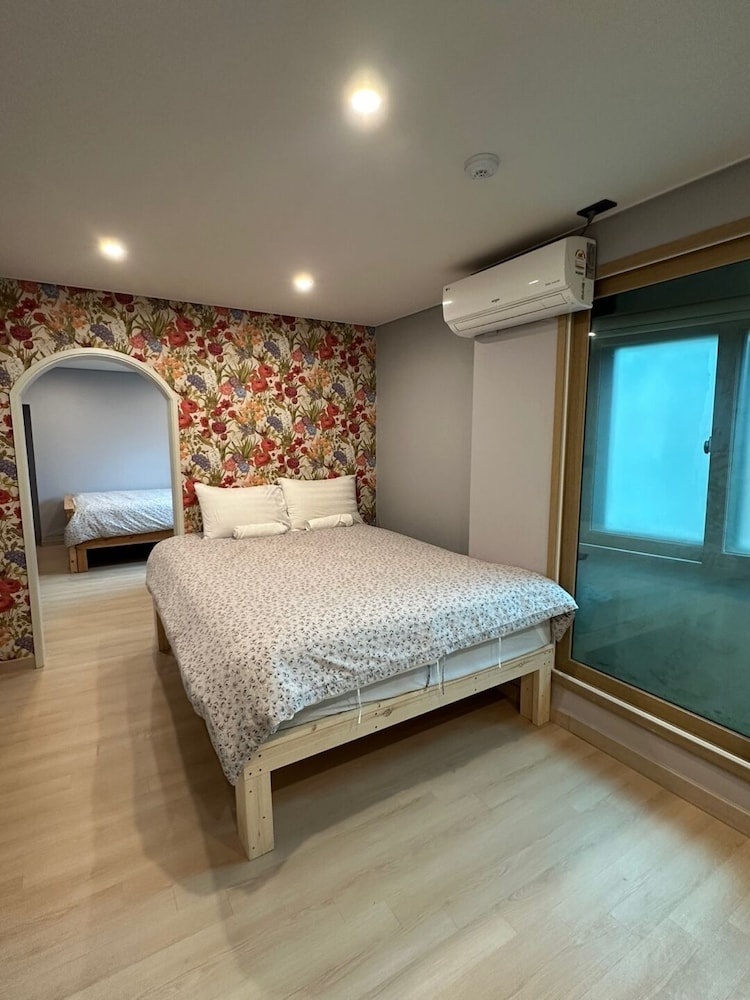 R Guesthouse 23/74