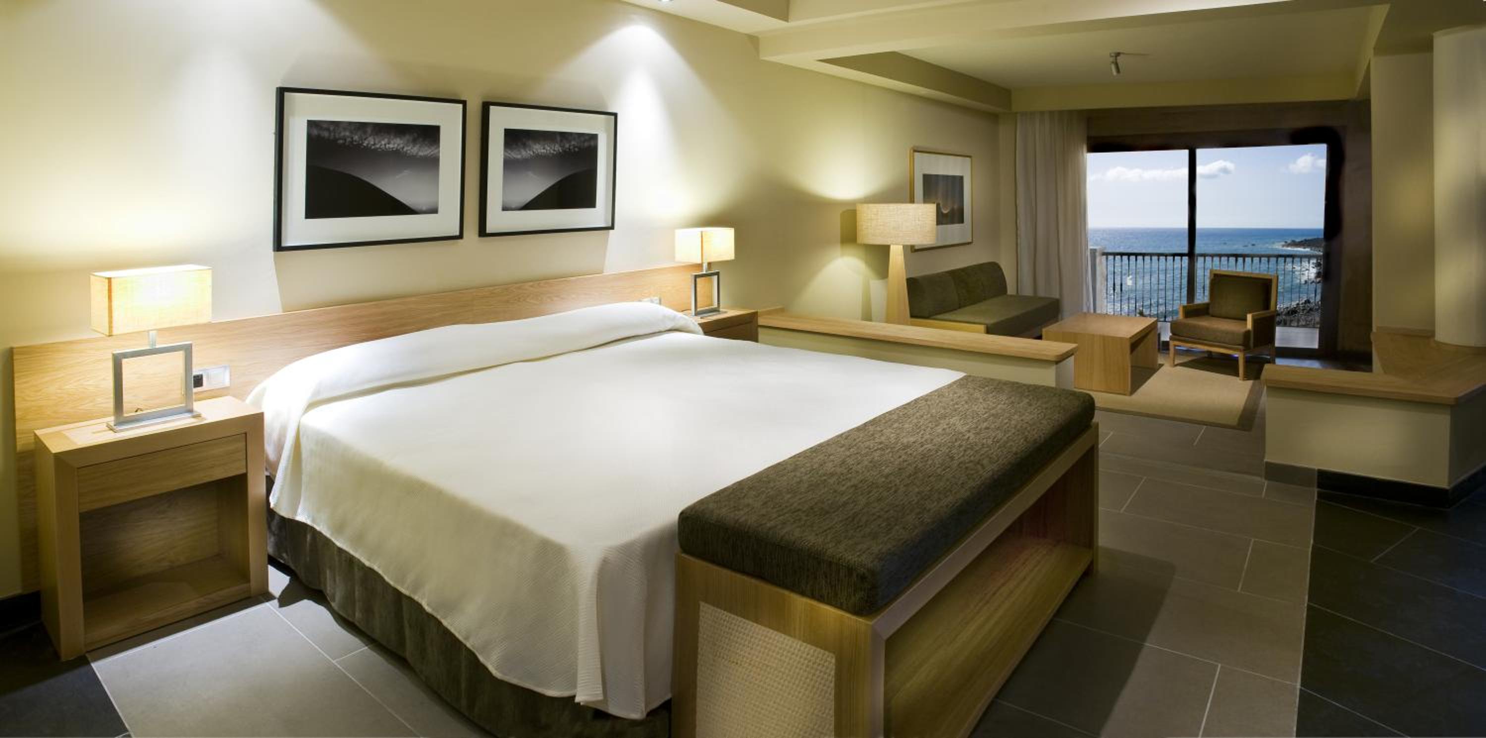 Room, Twin Beds, Lateral Side Sea View