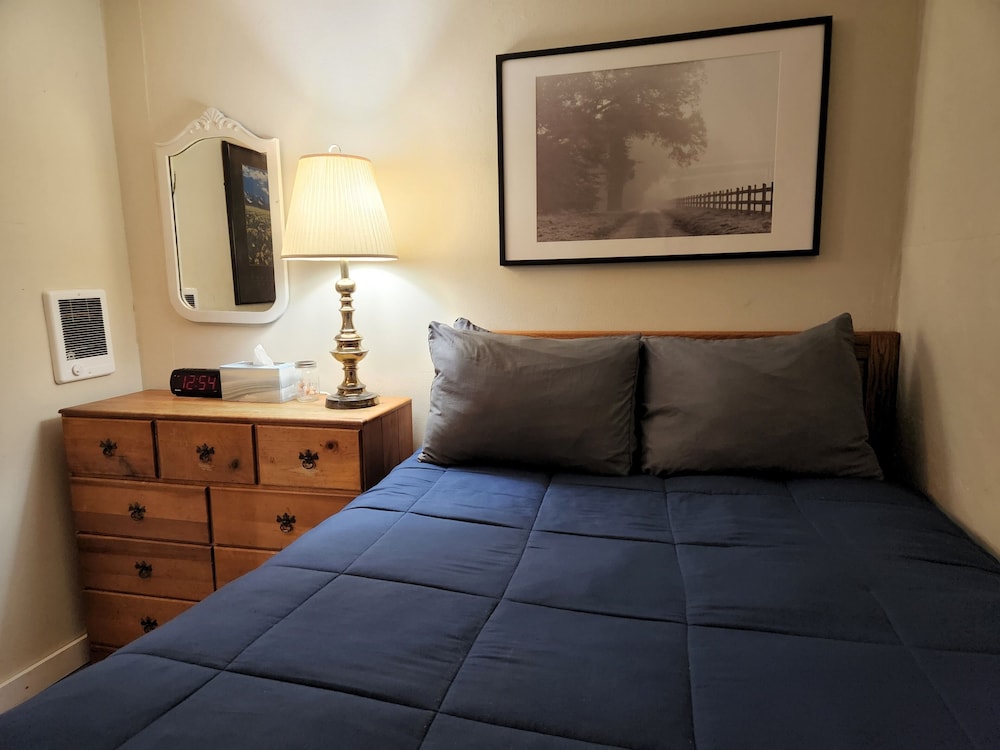 Inn the Clouds Hostel & Inn 53/75