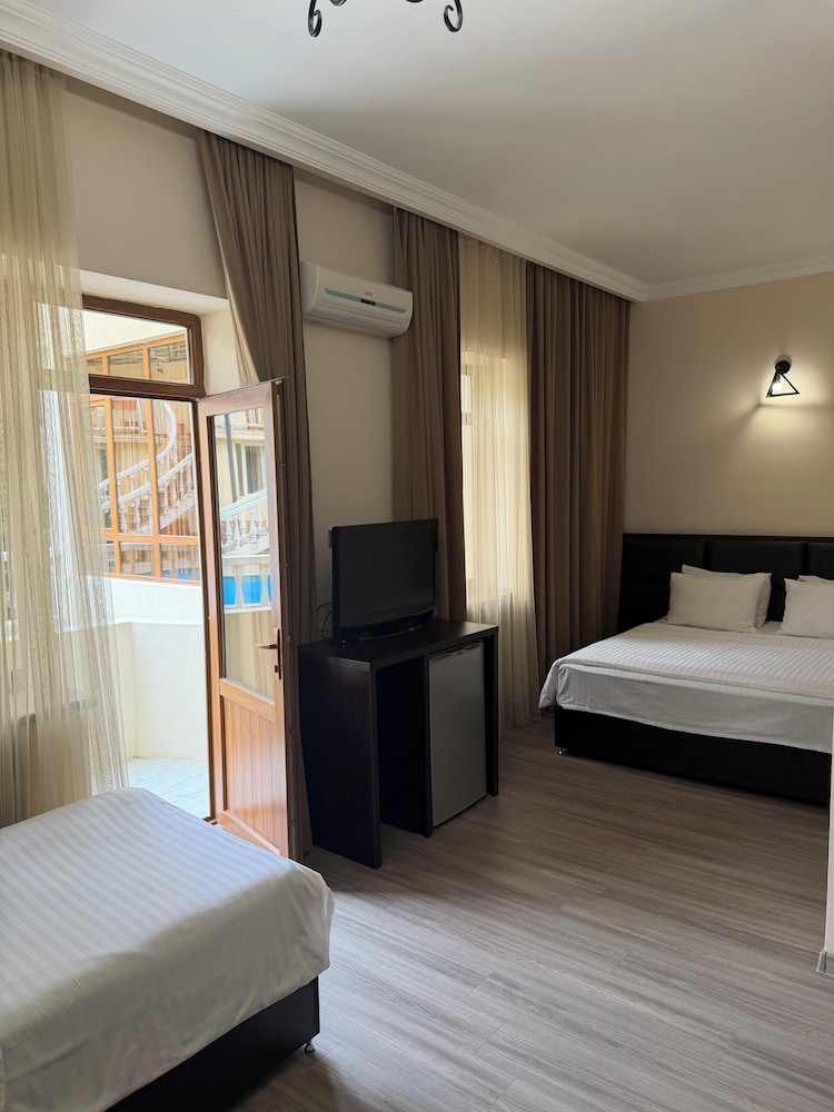 Capital Hotel 13/68