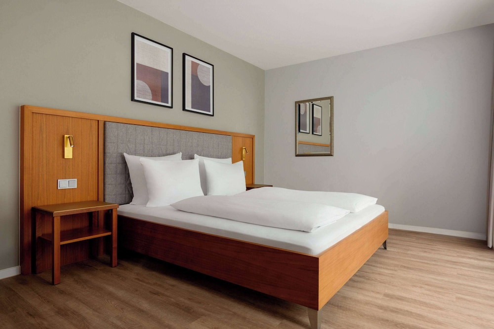 SUITE, MULTIPLE BEDS