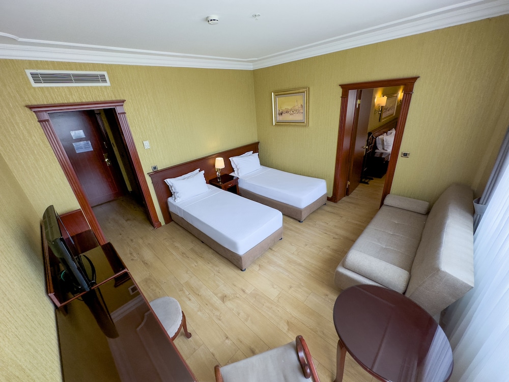 DELUXE, SUITE