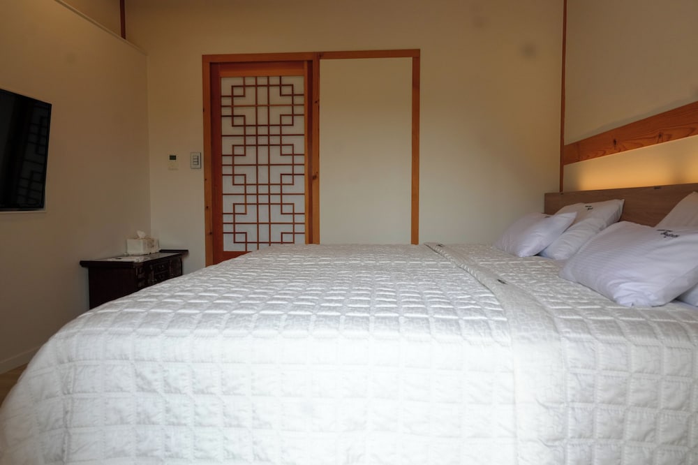 Wiyeonjae Hanok Stay 16/49