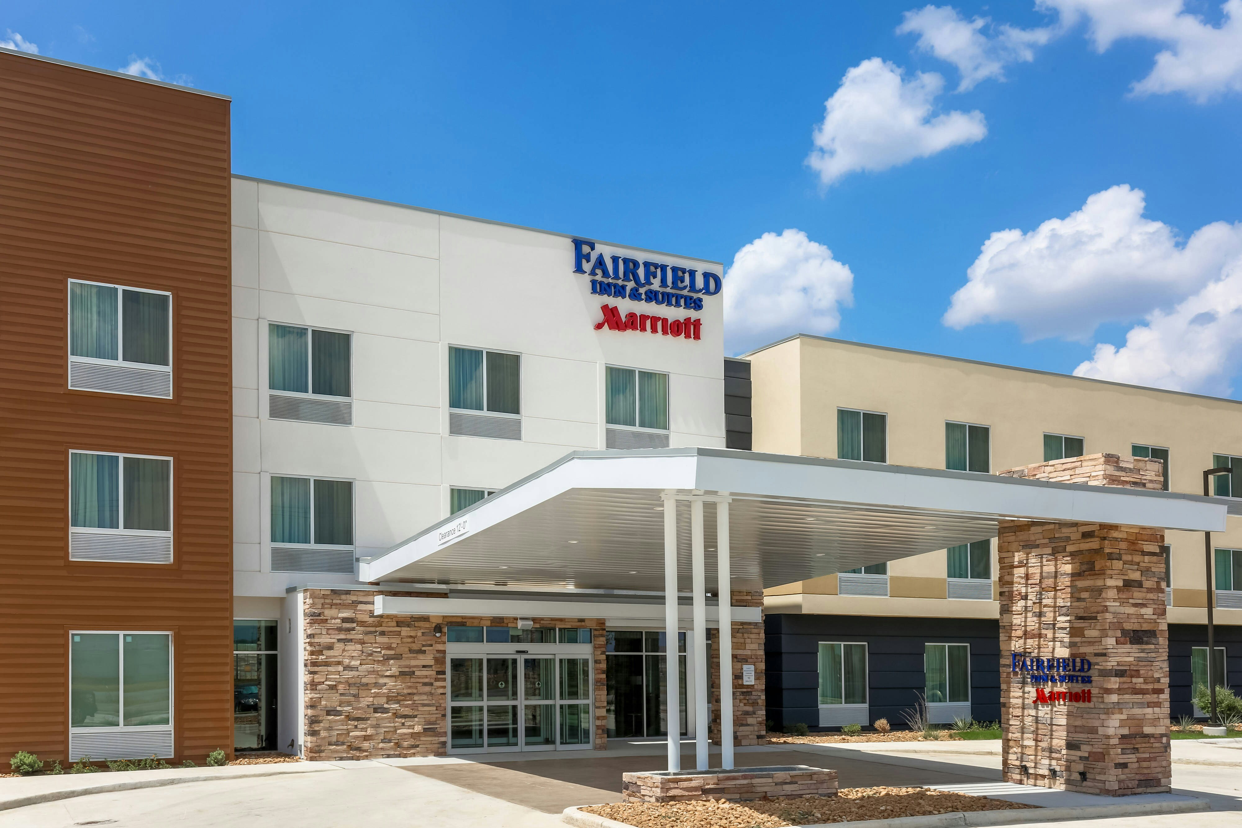 FAIRFIELD INN & SUITES COTULLA 1/10