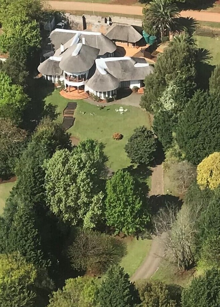 Maclear Manor 25/31