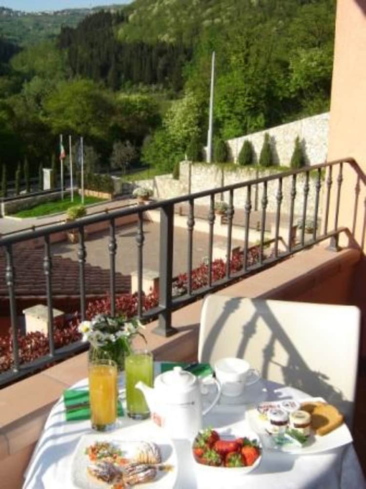 MERIDIANA COUNTRY HOTEL 24/41