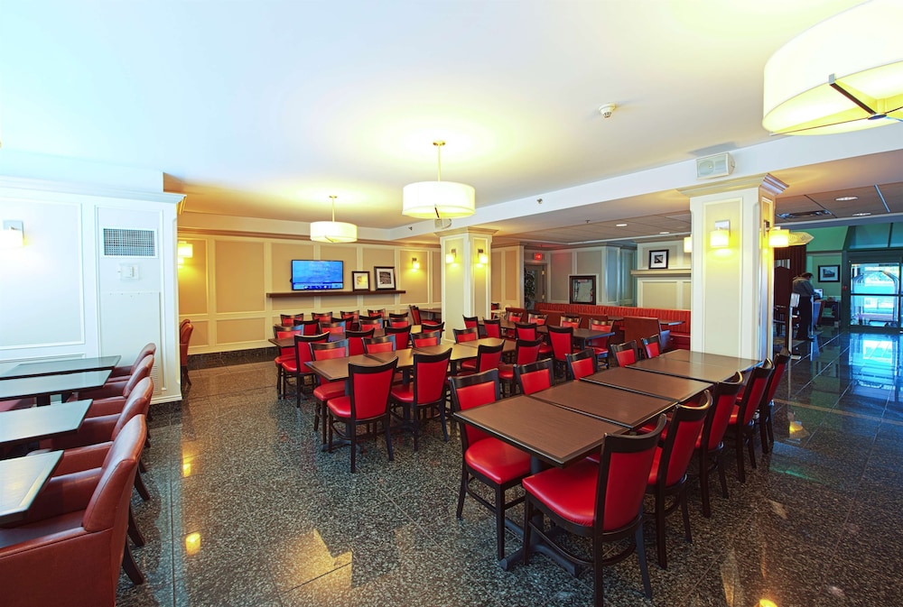 Hampton Inn By Hilton Ottawa 32/38
