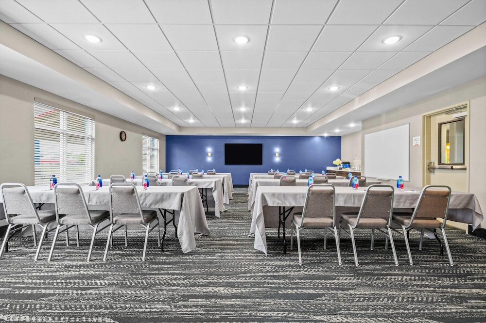 AmericInn by Wyndham International Falls Southwest 38/50