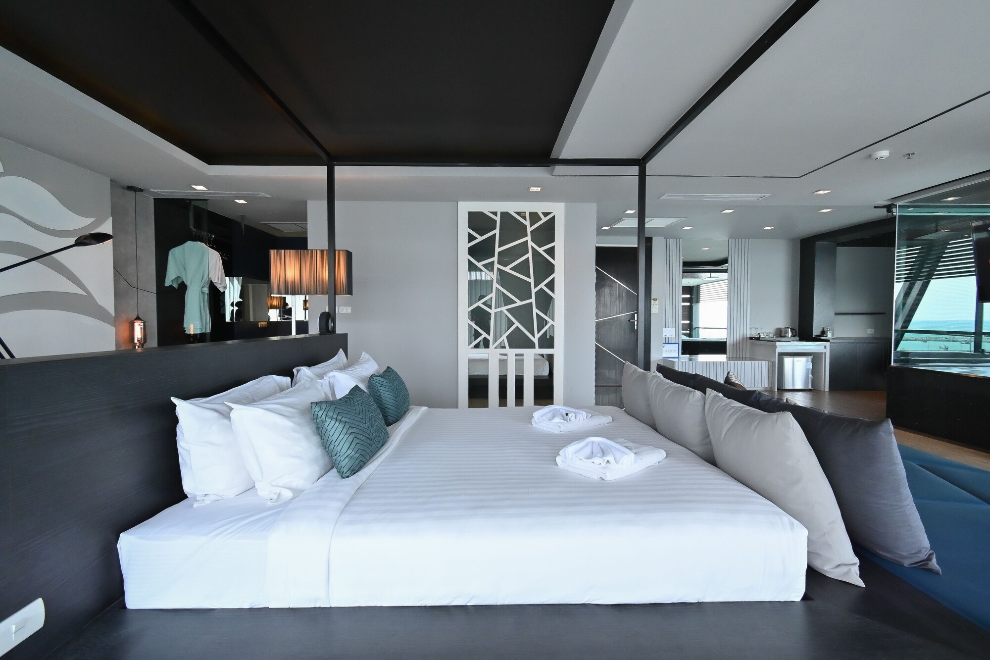 SUITE, SEA VIEW