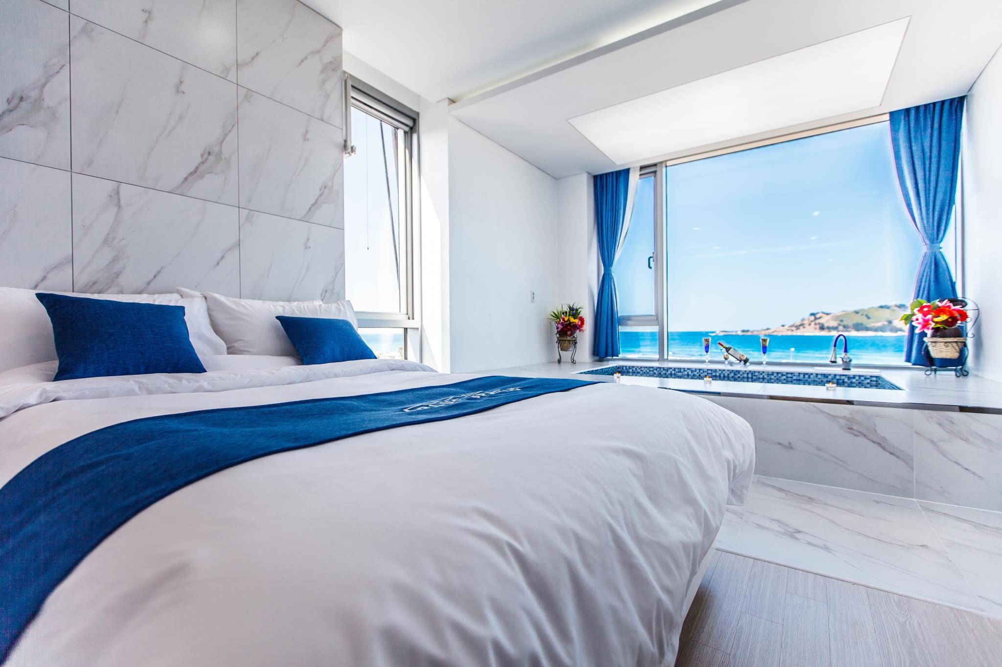PREMIER, TWIN BEDS