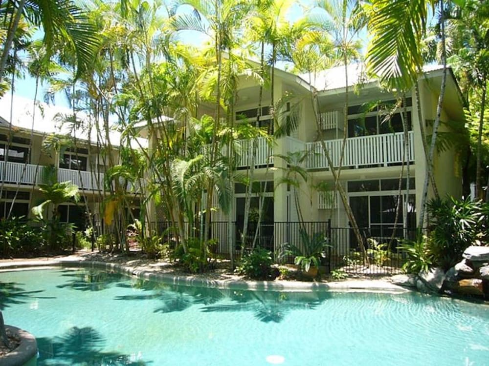 Port Douglas Retreat 27/30