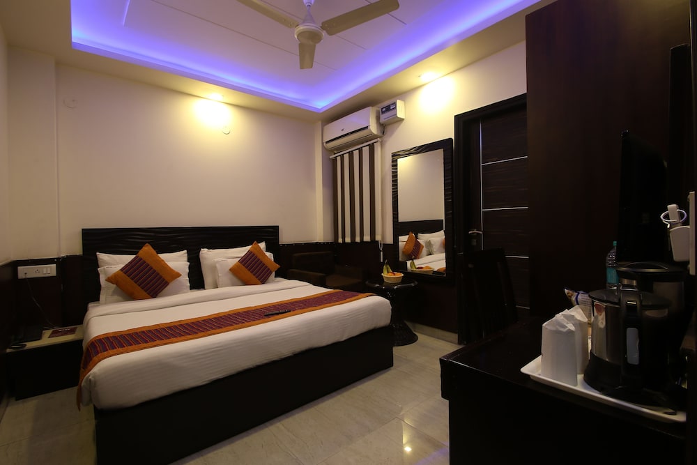 DELUXE, DOUBLE BED, SMOKING, ACCESSIBLE