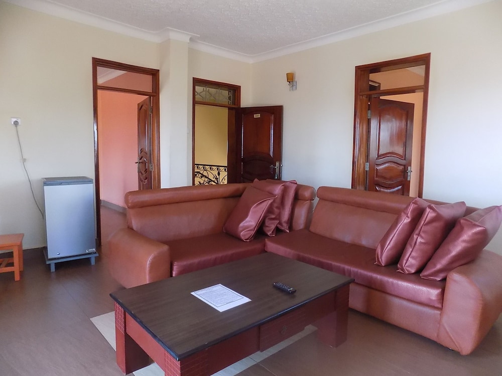 Olina Hotel And Apartments 25/38