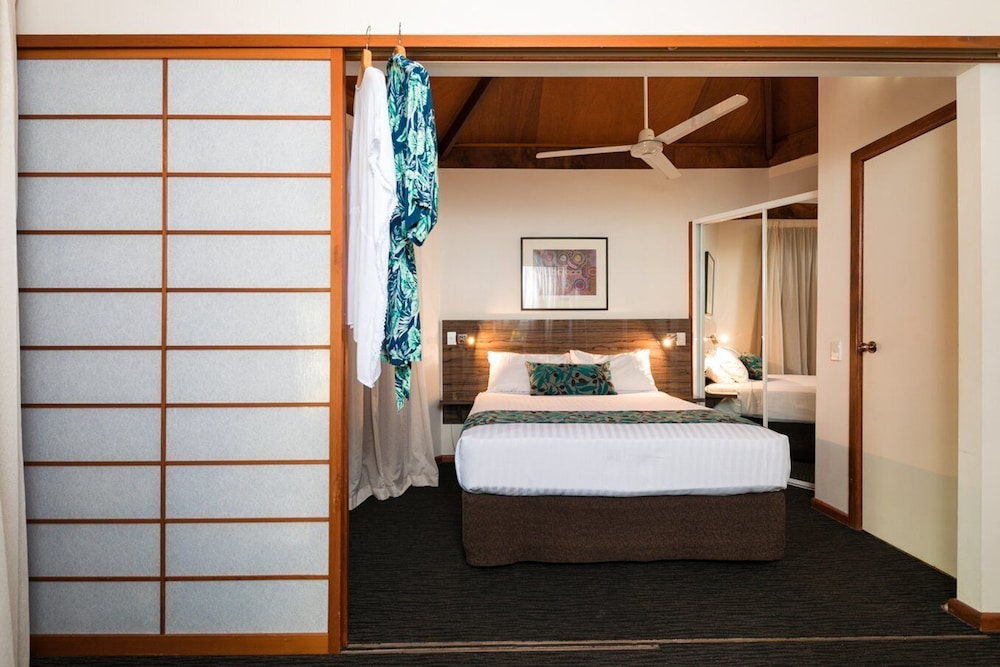PALMS CITY RESORT 14/63