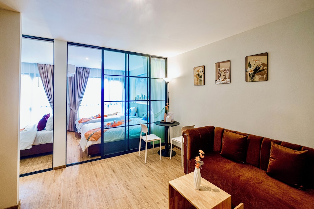 Metro Hotel Phahonyothin 35 36/50