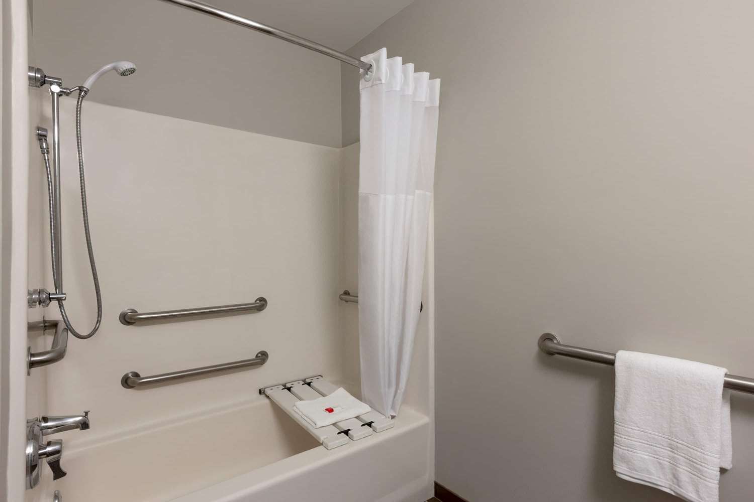 Microtel Inn & Suites by Wyndham Tifton 16/17