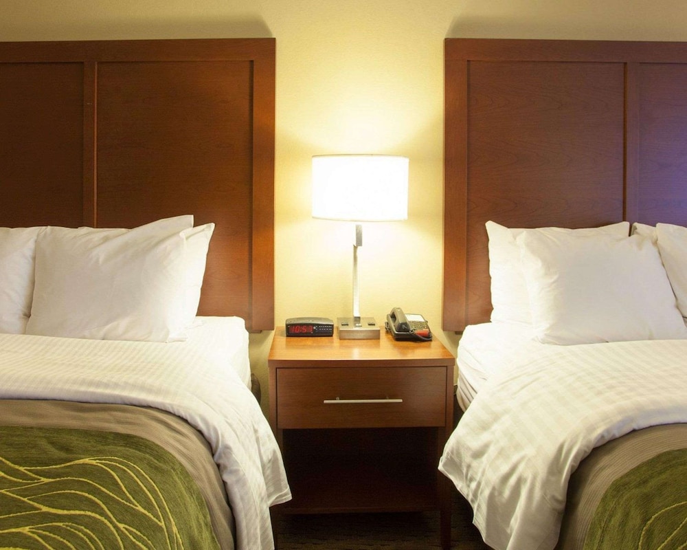 Quality Inn & Suites I-40 East 33/59