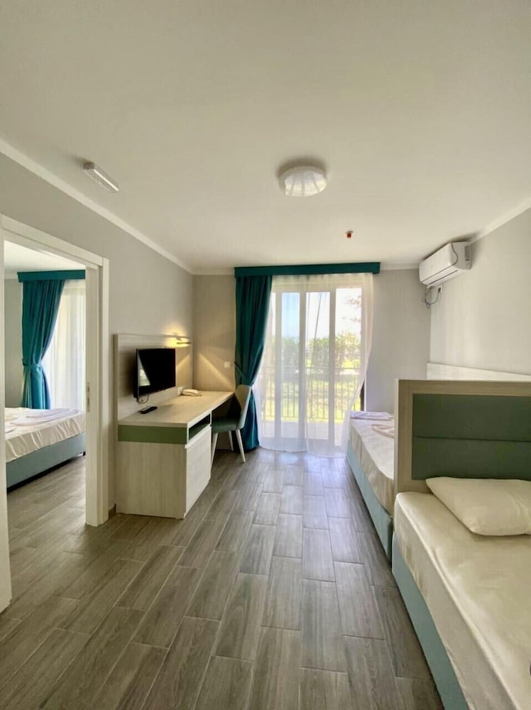 Pearl Beach Resort 24/62