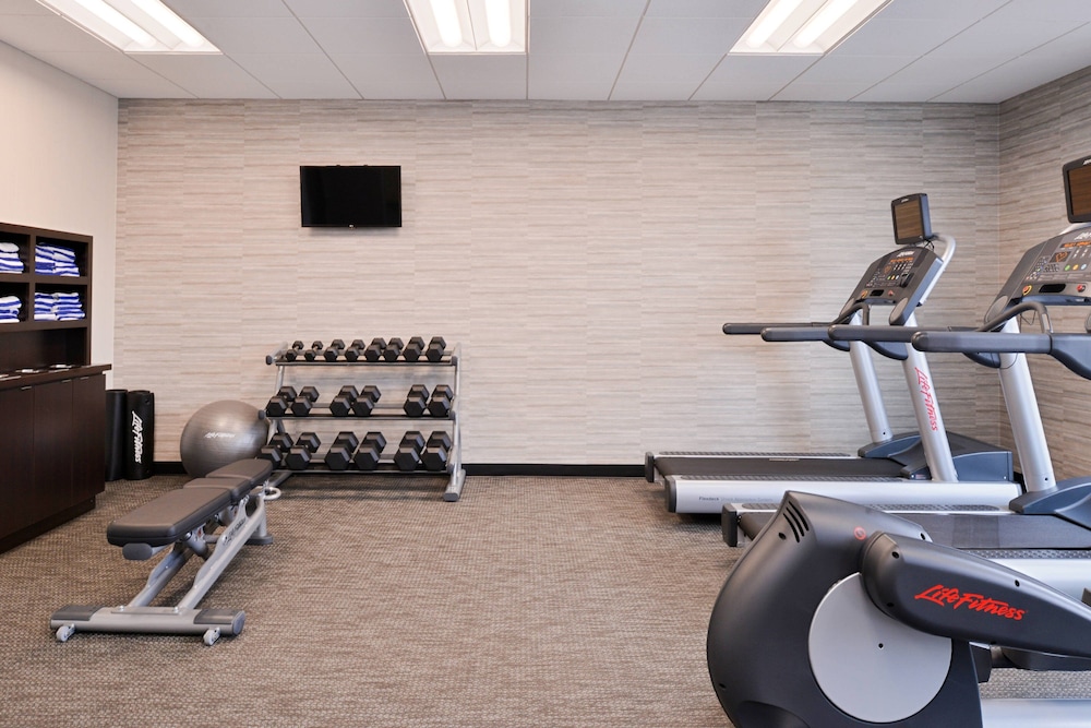 Courtyard By Marriott Toledo North 16/32