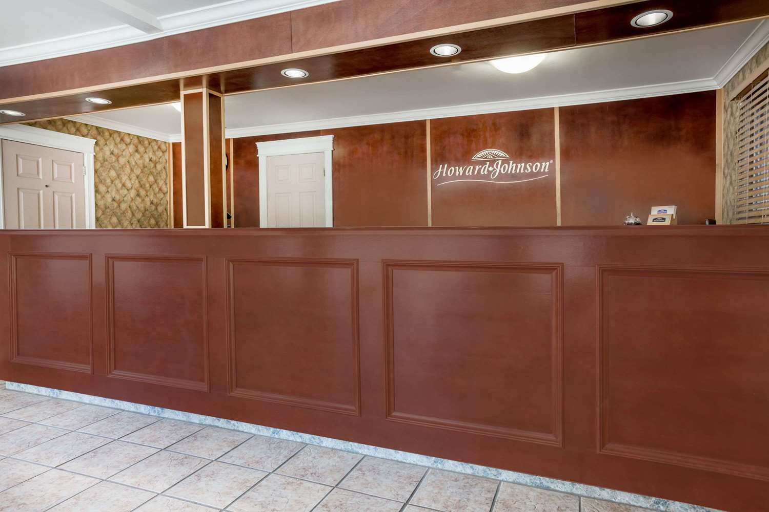 Howard Johnson By Wyndham Downtown Kamloops 3/33