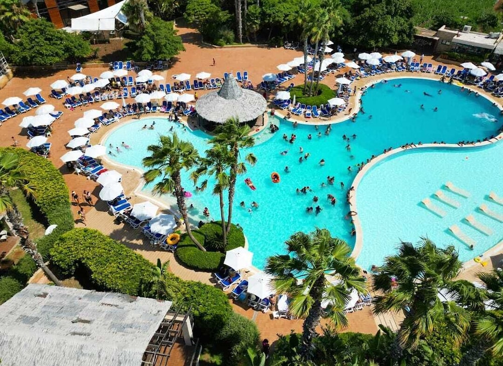 Turquoise Beach Resort Tyre 45/50