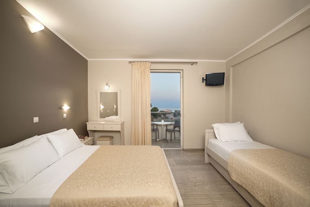 Kalamaki Beach Hotel 13/50