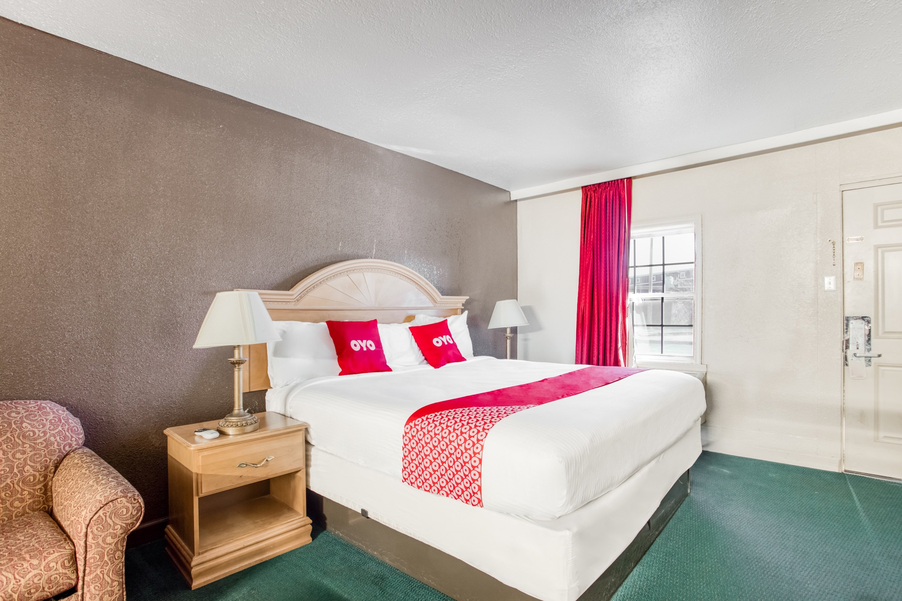 غرفة بريميوم بسرير كينج للمدخنين، OYO Hotel Bald Knob near Searcy AR 4/5