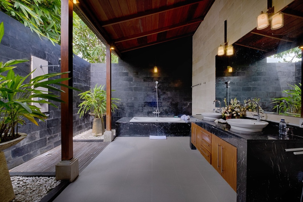 Kutus Kutus Ketewel Villa 24/34