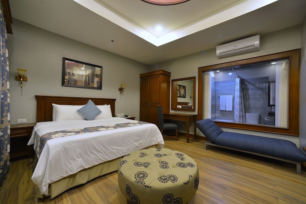 Paragon Hotel And Suites 18/50