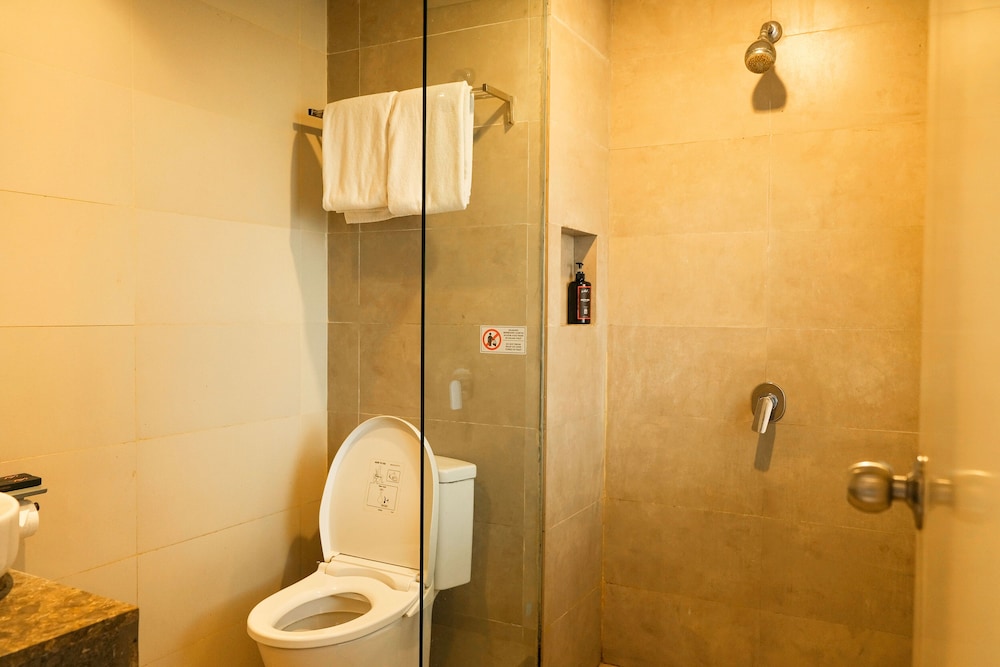 De La Charis Hotel by Waringin Hospitality 52/55