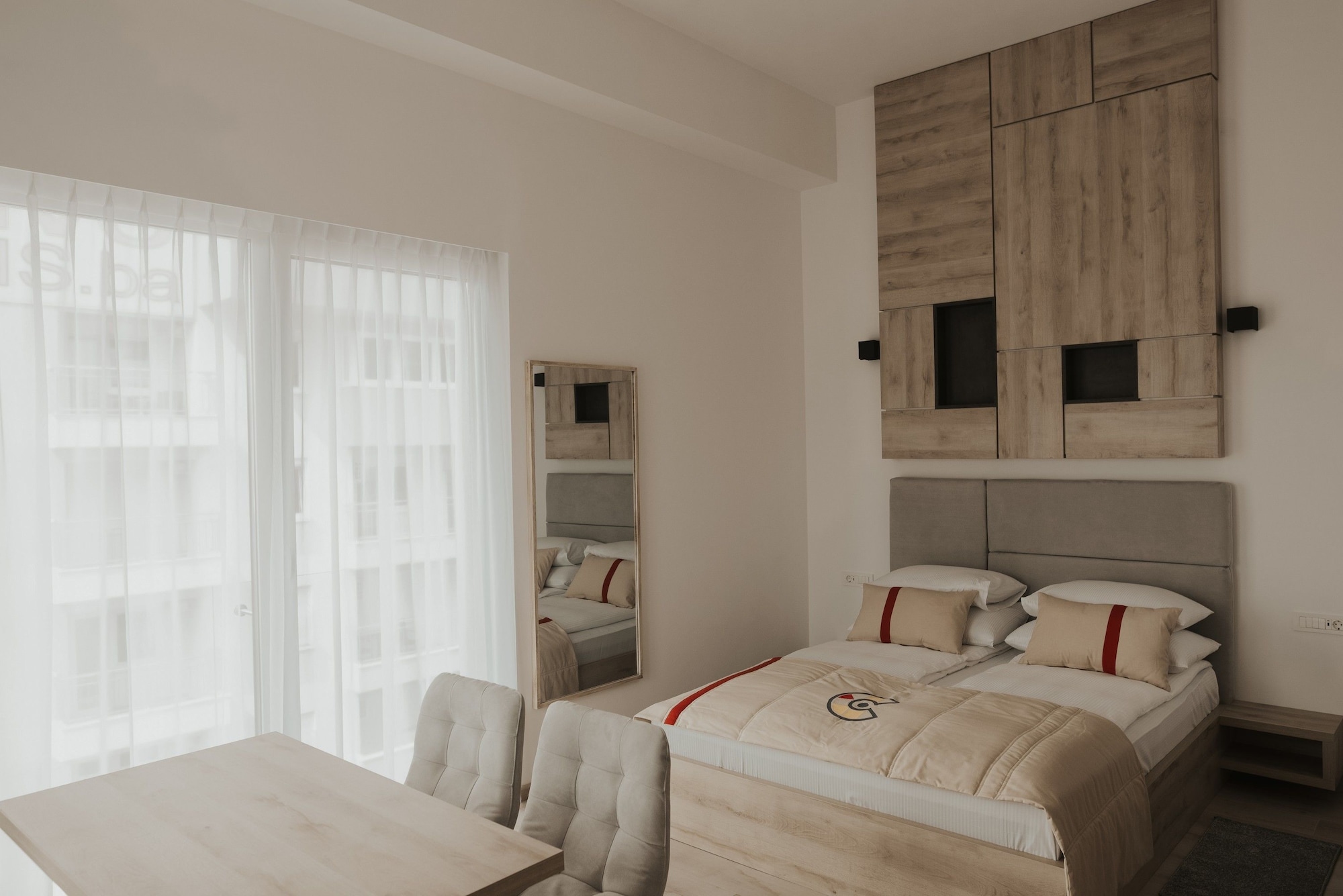 DELUXE, STUDIO, SUITE, KING BED, CITY VIEW