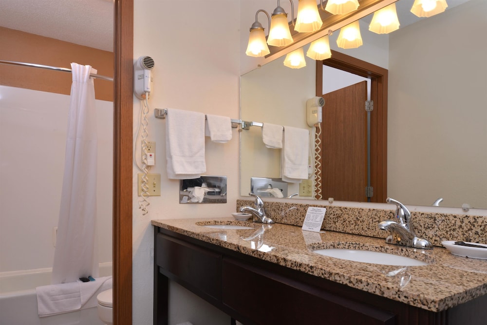 Americas Best Value Inn & Suites Atlantic 13/32