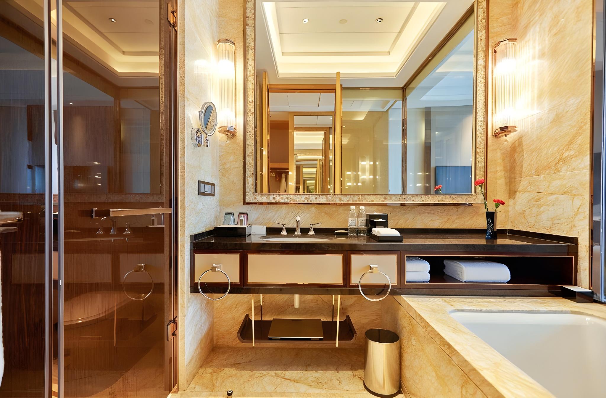 Hollywood, Deluxe, Twin Beds