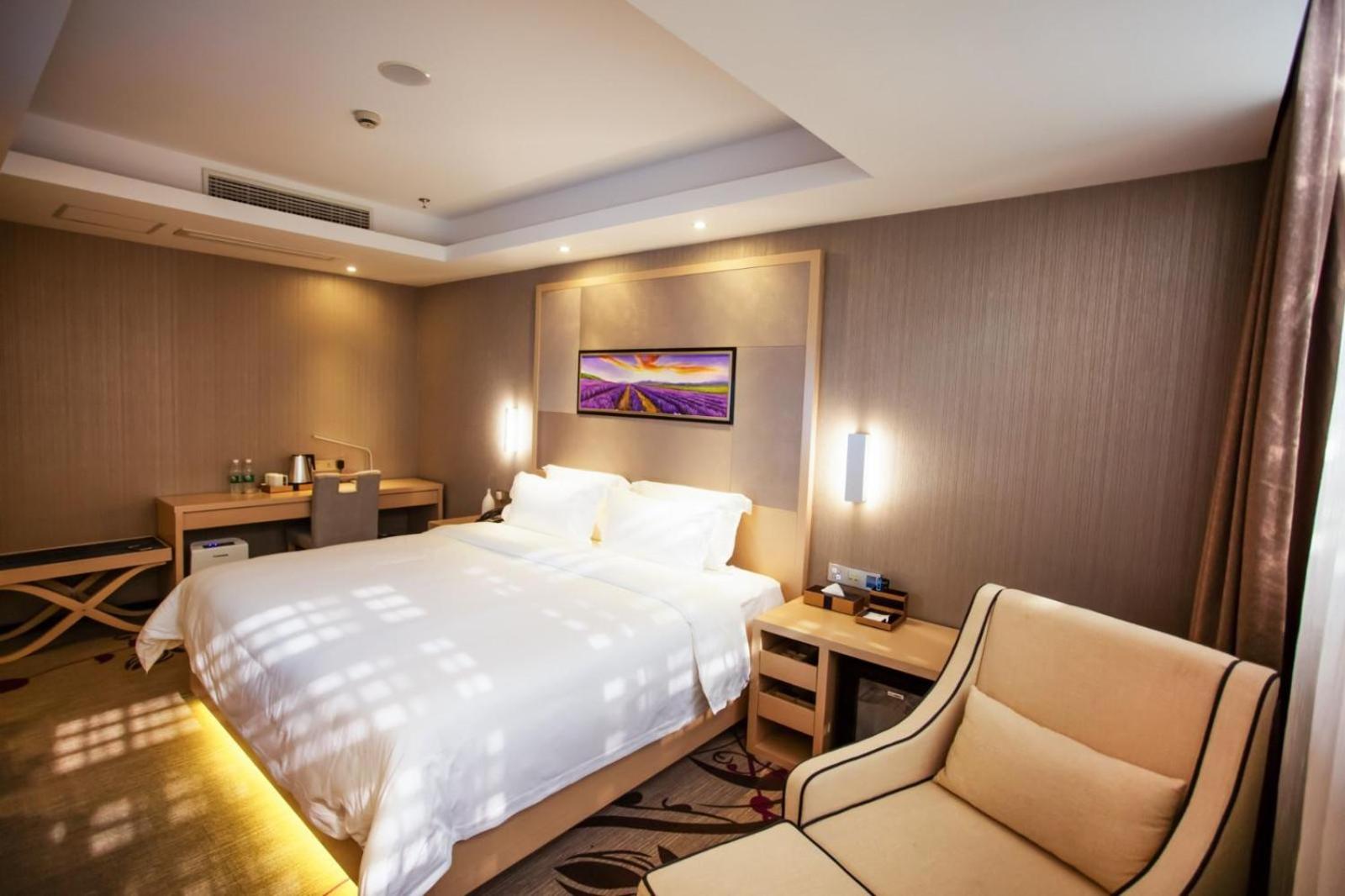 Lavande Hotel (Xuzhou East High-speed Railway Station Jinshanqiao Development Zone) 16/55