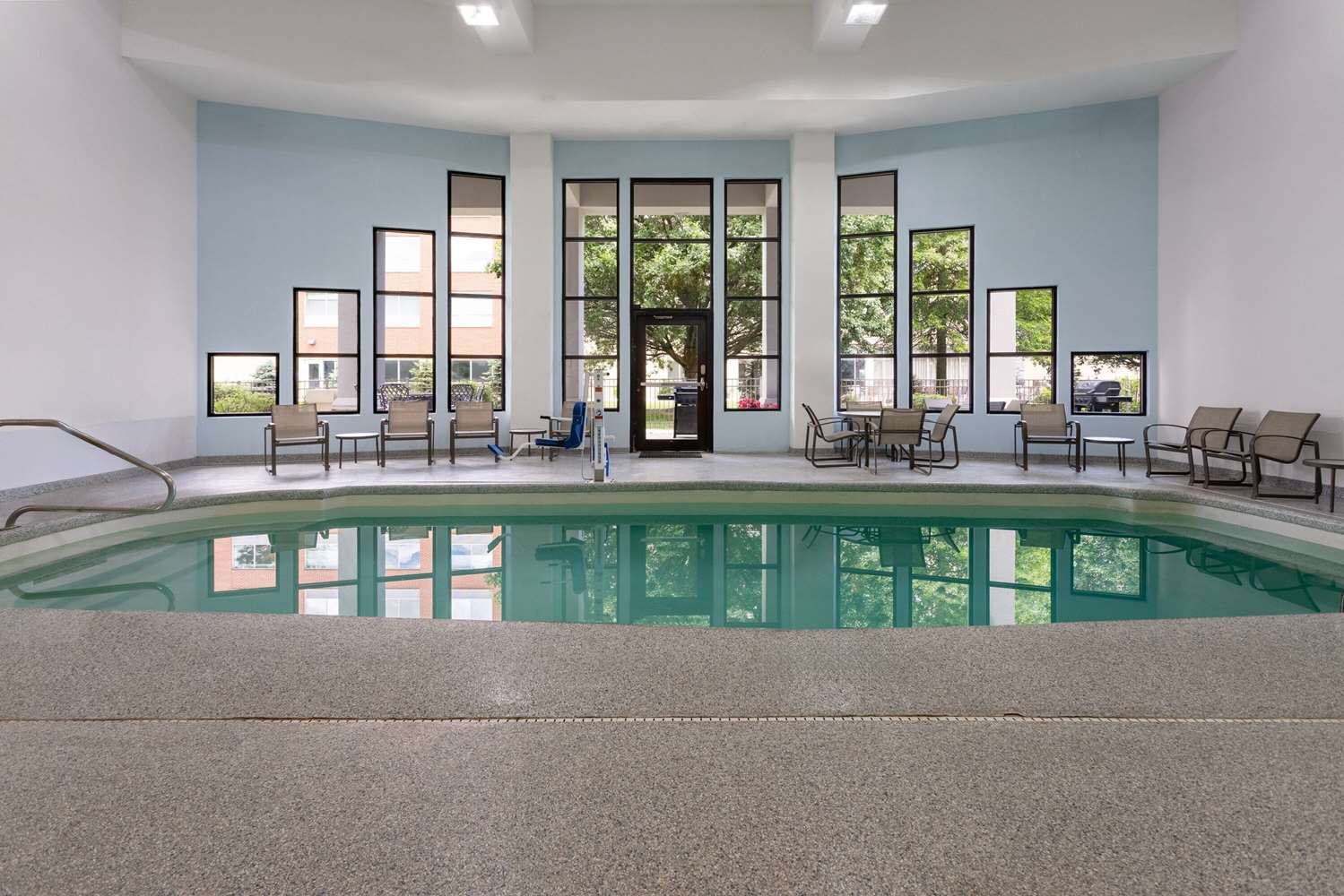 swimming pool spa