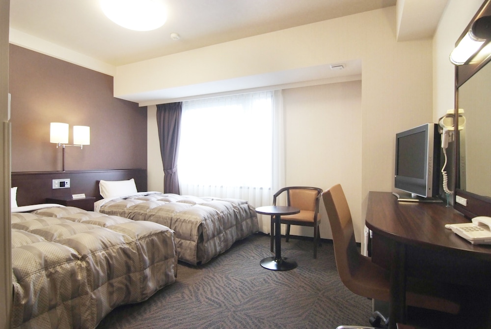 Hotel Route-Inn Nagahama Inter 8/45