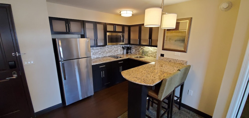 STAYBRIDGE SUITES EAU CLAIRE - ALTOONA 53/67