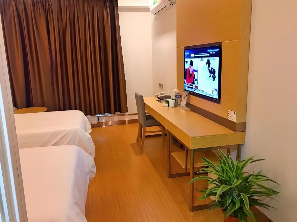 GreenTree Inn Qingdao Jiaozhou Sanlihe Park Express Hotel 38/40