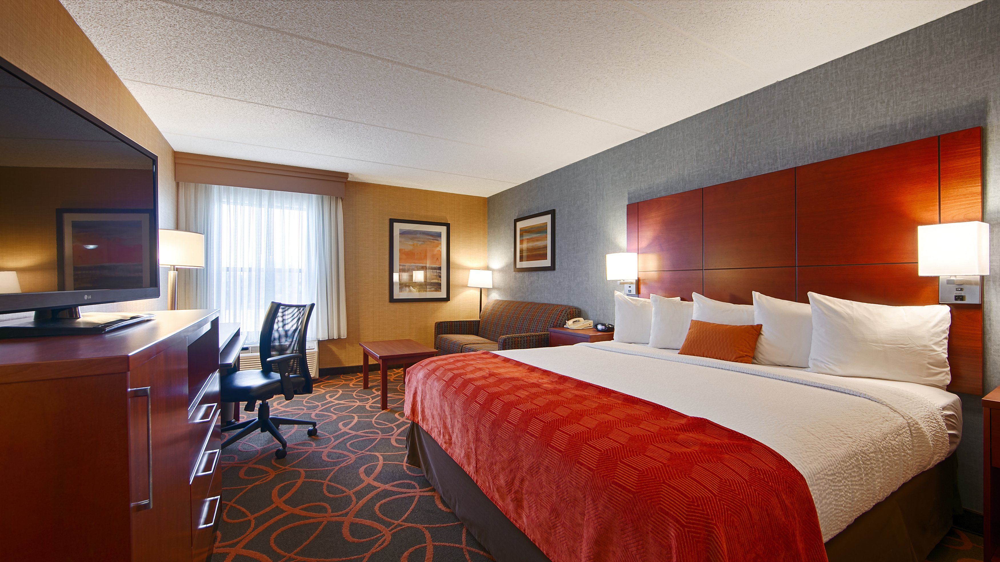 Best Western Plus Fresno Airport Hotel 11/68