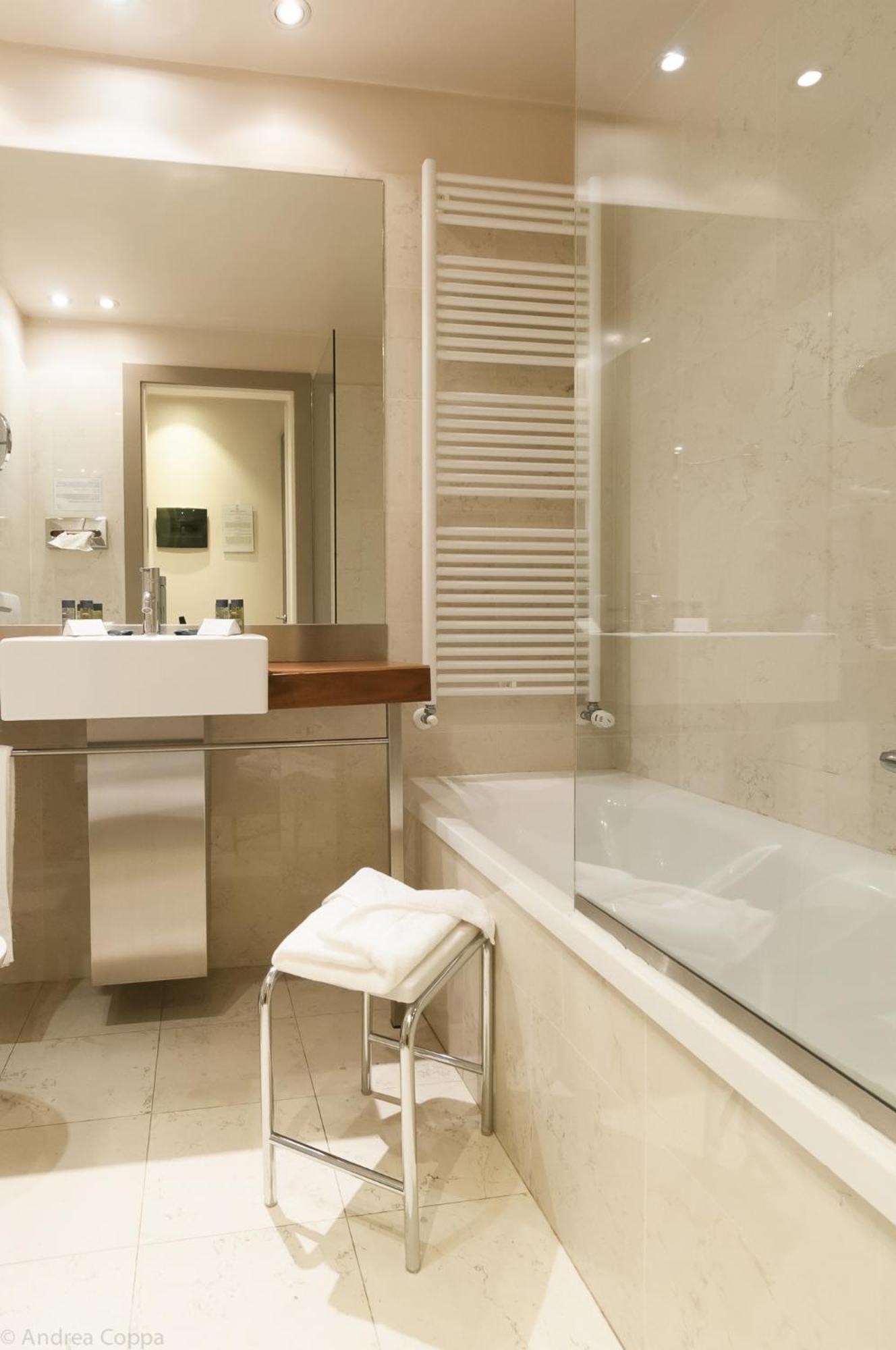 جناح عائلي، Hotel Barrage 5/6