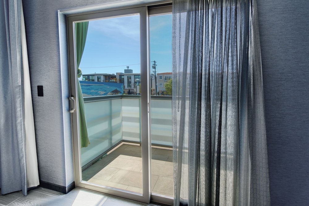Shade Hotel Manhattan Beach 25/50