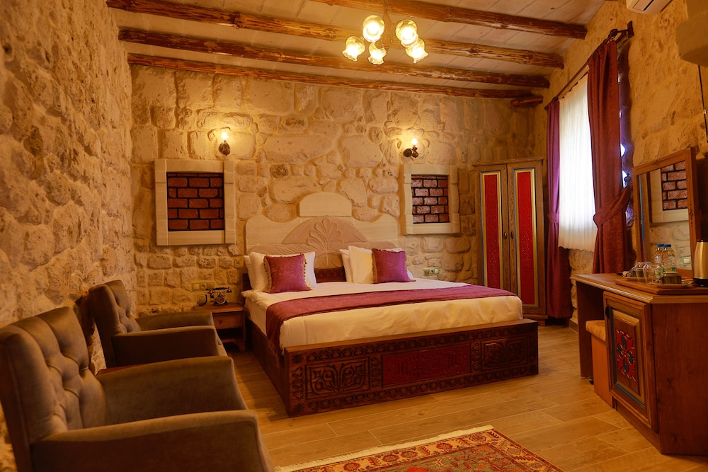 Ada Cave Suites 17/50