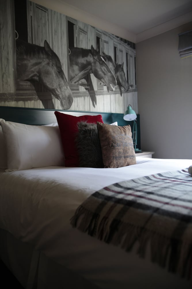 Worplesdon Place Hotel 31/70
