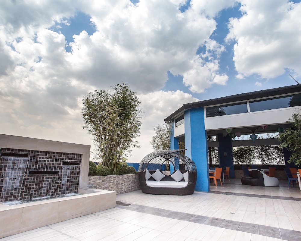 Y2 Residence Hotel 62/68