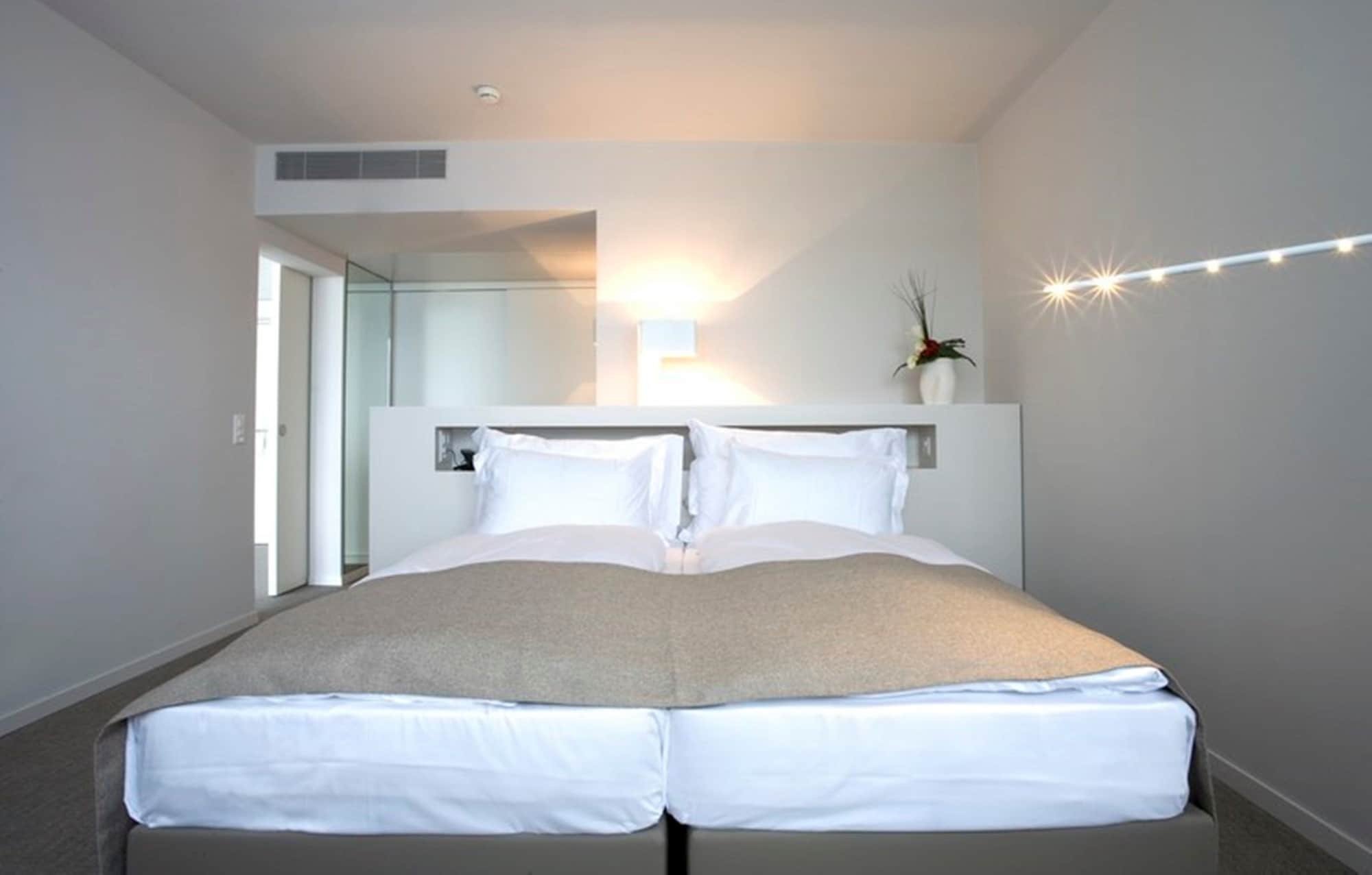 SUITE, LAKE VIEW, TERRACE