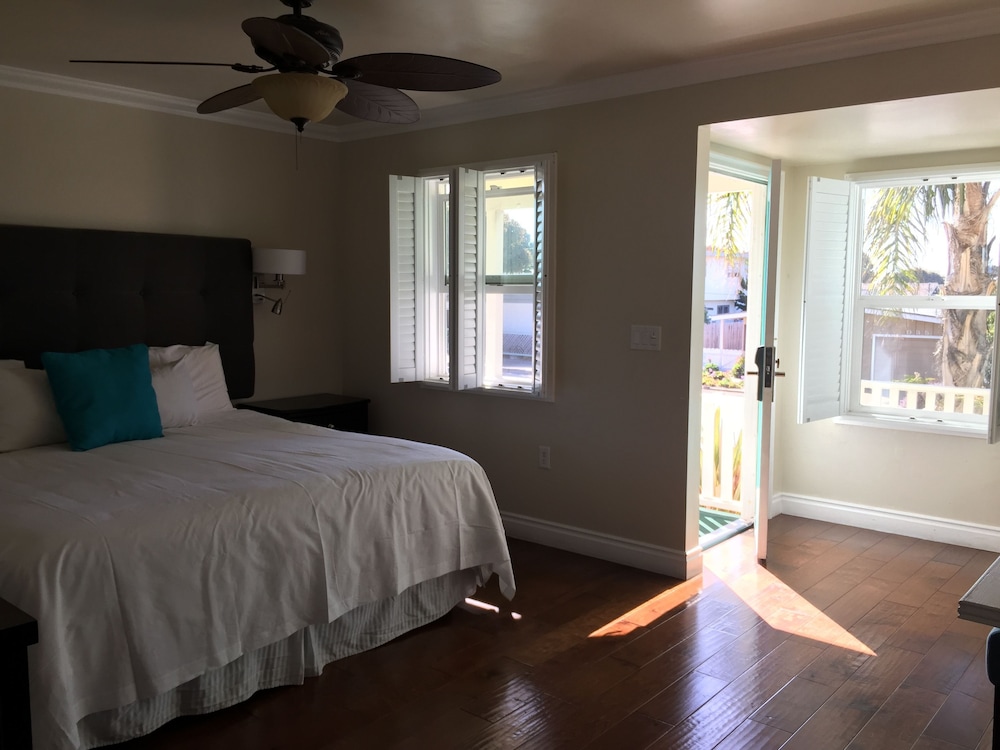 Beach Bungalow Inn and Suites 18/67