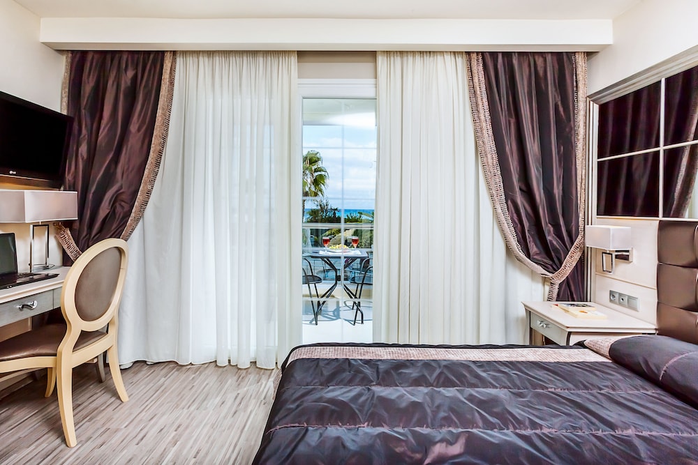 ROOM, DOUBLE BED, GARDEN VIEW