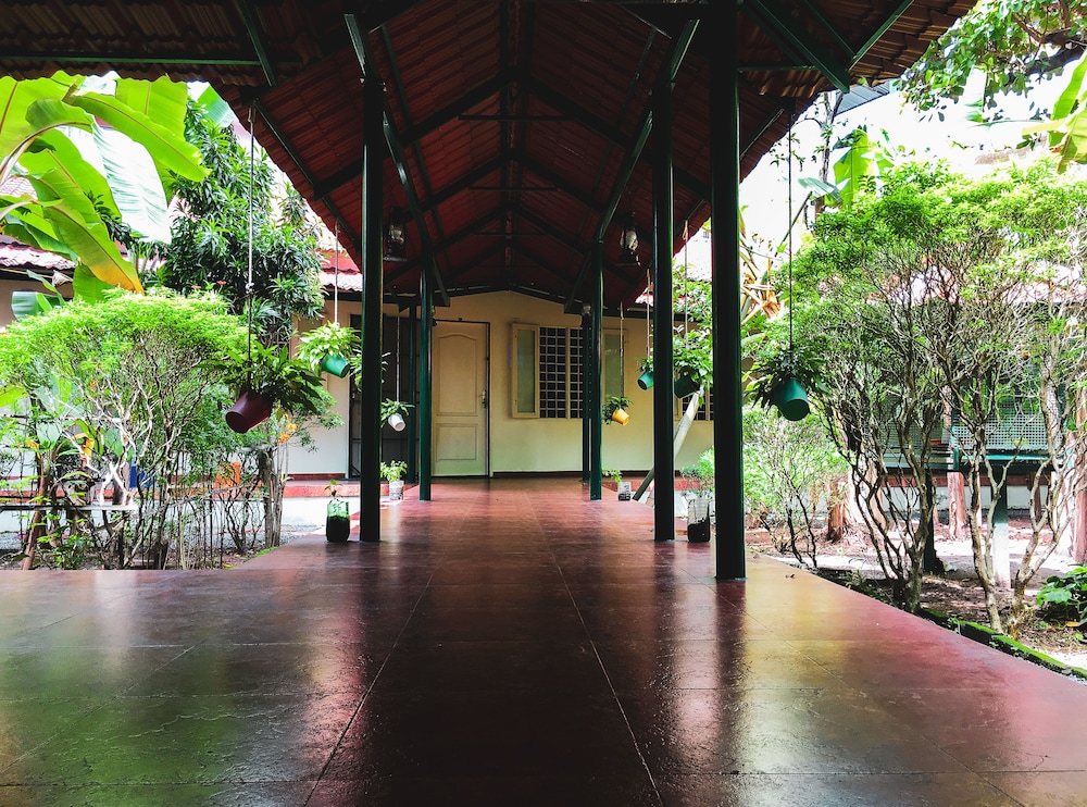 PALM GROVE SERVICE VILLA 40/48